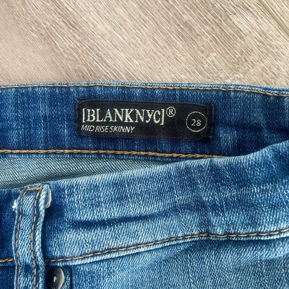 Blank NYC Mid Rise Skinny Jean Size 28‎ - Picture 2 of 5